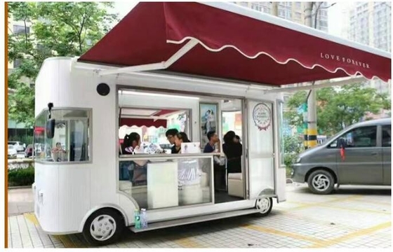 1000KG 220V/50HZ 銀色 浴室と冷蔵庫付き 食料車